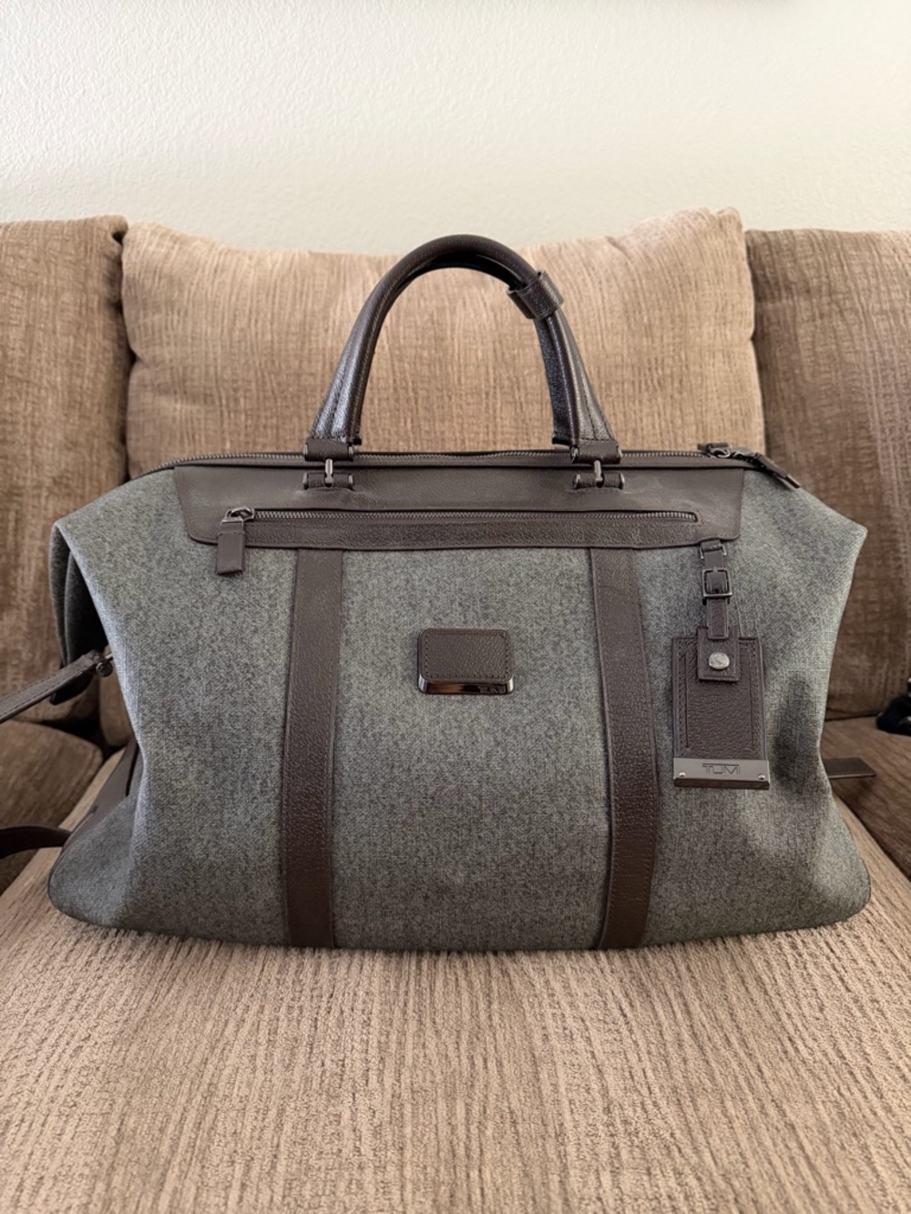 Tumi Astor San Remo Men's Duffle Bag In Earl Gray Brown. Perfect condition.